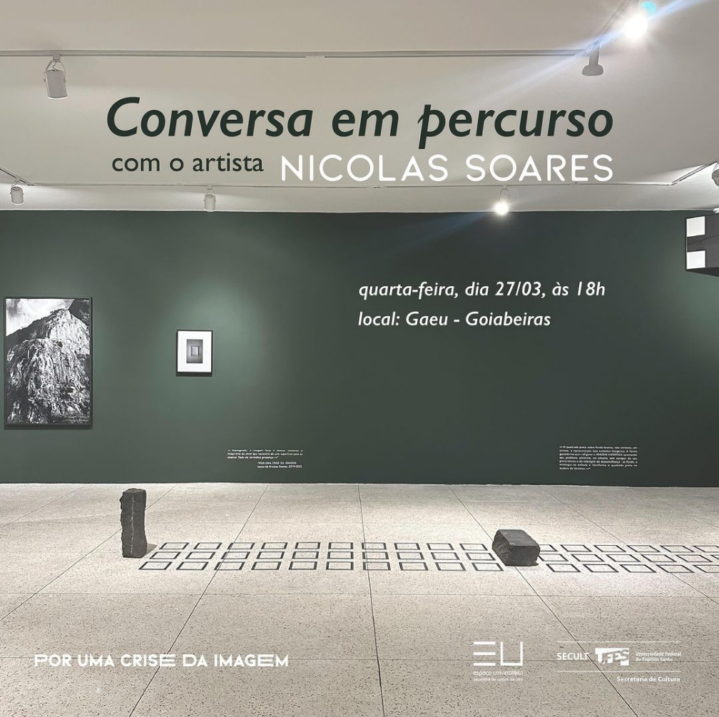 Convite para a visita com a imagem de uma parede da galeria onde está montada a exposição.