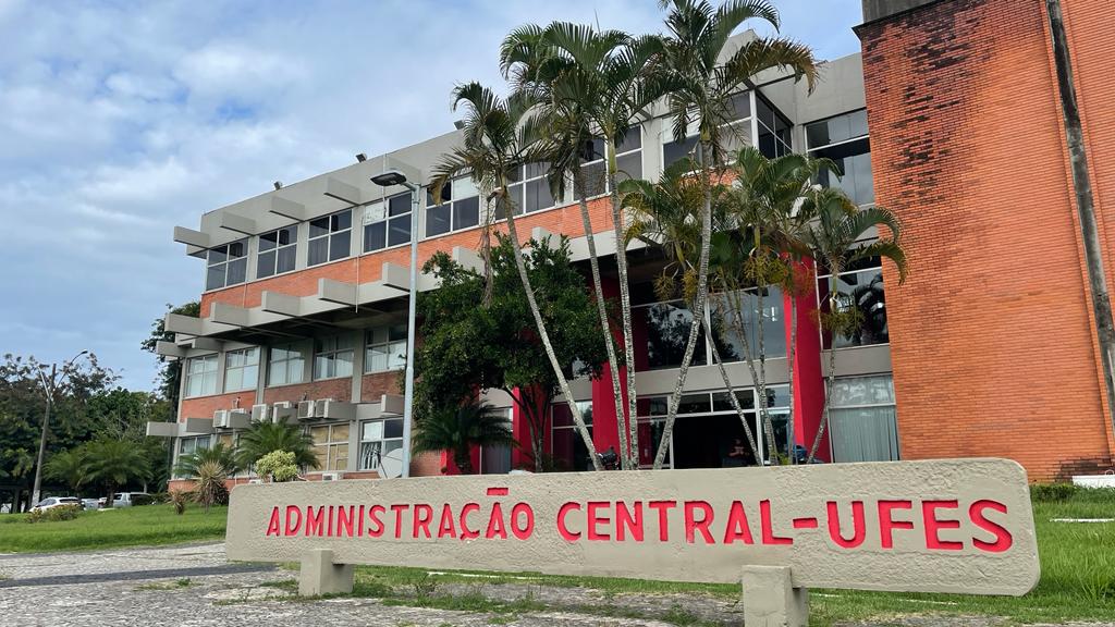 Fachada do prédio da Reitoria da Ufes.