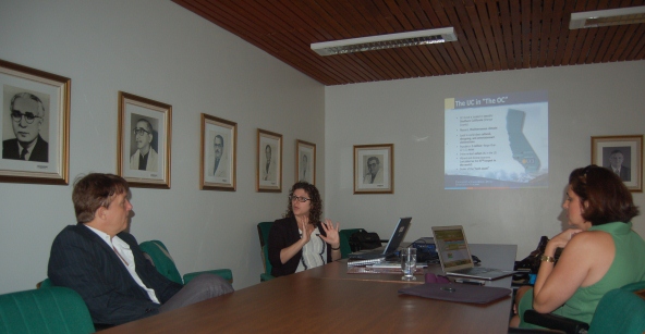 Jenna Sices apresentou os programas de intercâmbio internacional da Universidade da Califórnia.