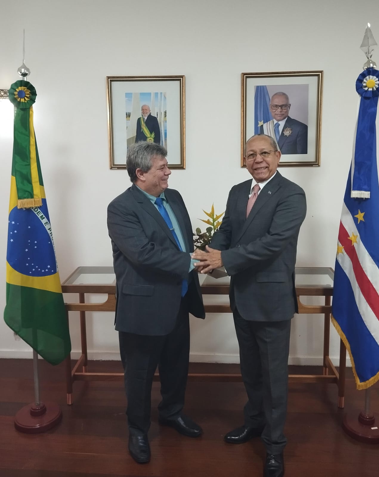 Reitor da Ufes, Eustáquio de Castro, e embaixador de Cabo Verde no Brasil, José Pedro Chantre D’Oliveira