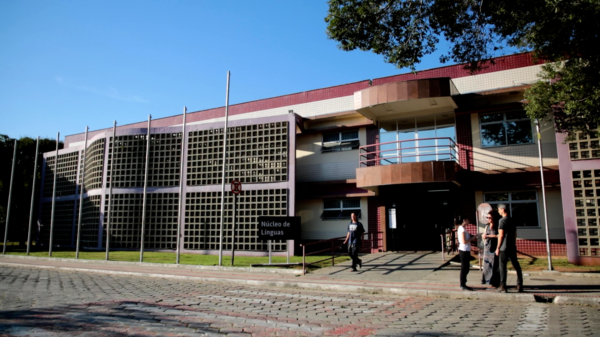 Foto da fachada do Núcleo de Línguas da Ufes