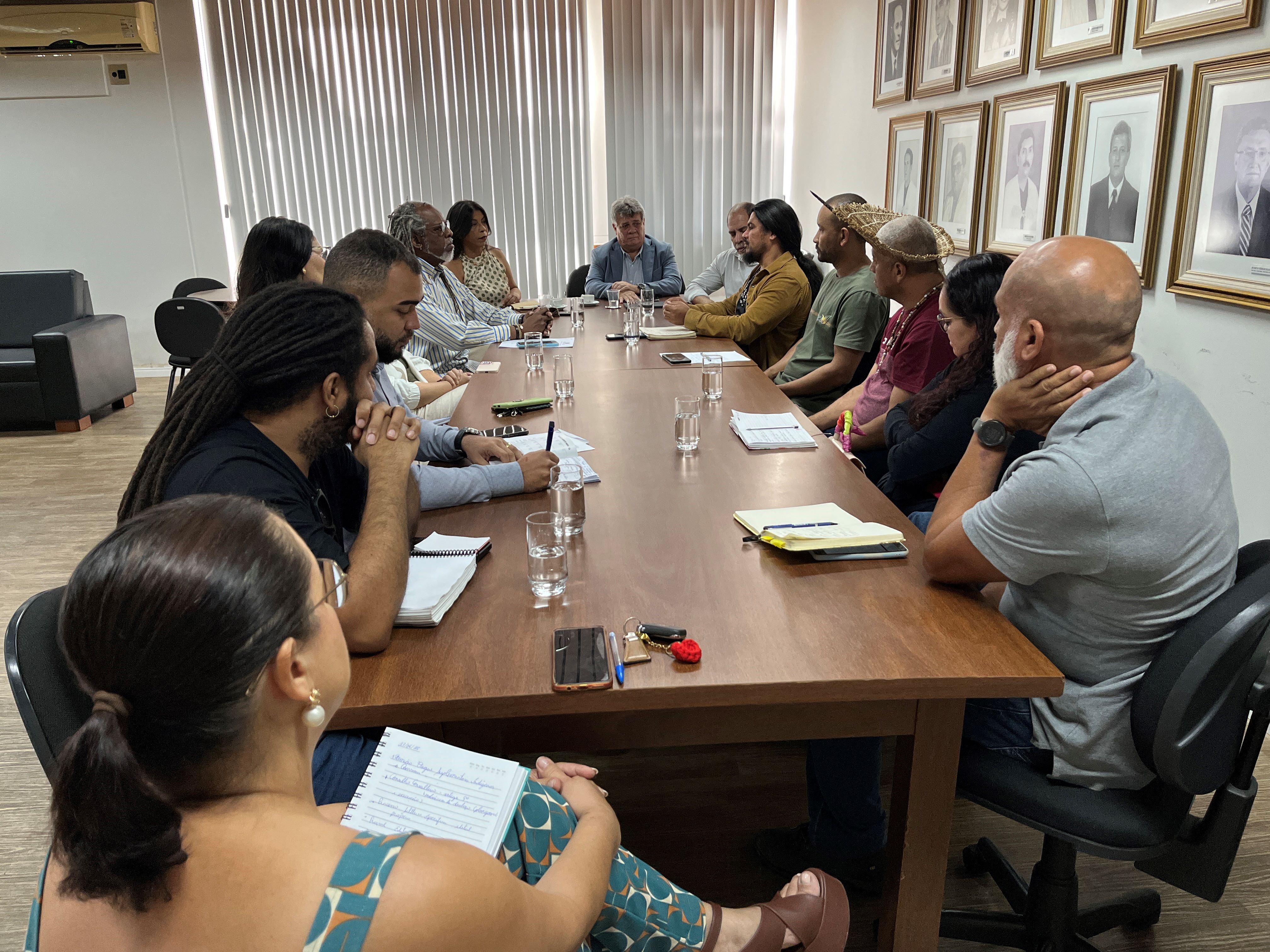 Reunião entre gestores da Ufes e lideranças indígenas