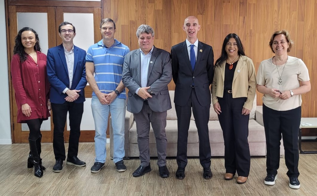 Foto dos participantes da reunião
