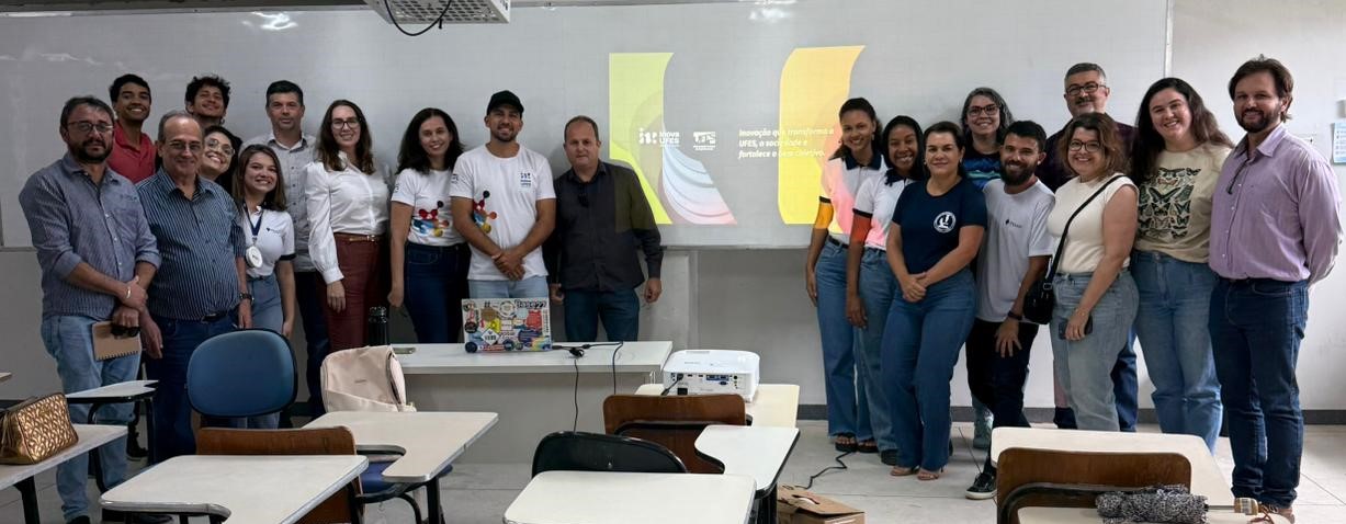 Foto do grupo de uma das palestras na sala de aula