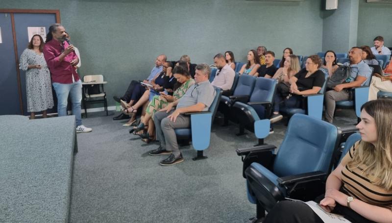 Gestores da Pró-Reitoria de Políticas de Assistência Estudantil apresentando seu planejamento