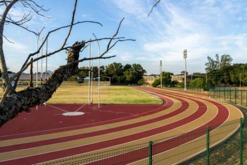 Foto da pista de atletismo da Ufes
