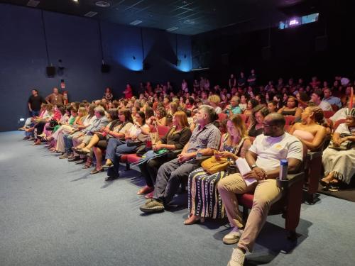 Foto do cinema lotado