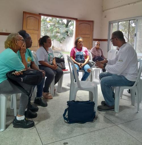 Foto de uma sessão de escuta ativa na comunidade de José de Anchieta II