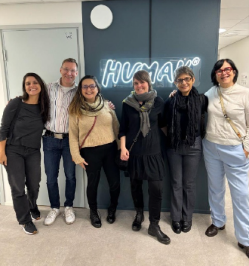 Foto das professoras da Ufes com o reitor da Universidade de Humak