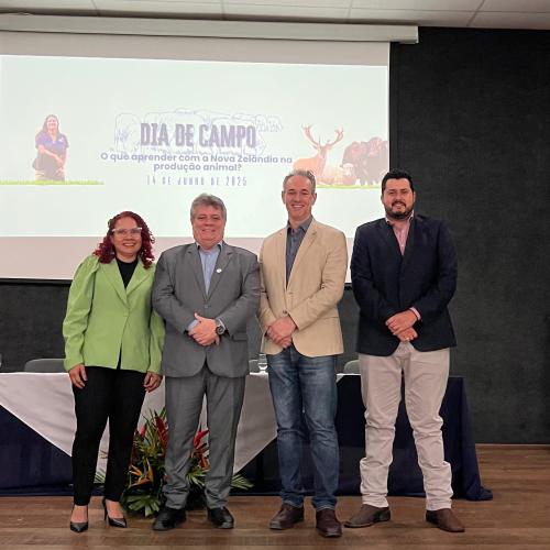 Na foto, a diretora do CCAE, Louisiane Nunes; o reitor da Ufes, Eustárquio de Castro; o diretor do Ifes, Rômulo de Moraes; e o coordenador do GEPPI, Marco Tulio Almeida
