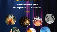 Capa do livro com o título Almanaque Show de Química - um fantástico guia de experiências químicas. A capa é azul escura, com feixes de luz azuis e rosas e sete círculos com imagens de experimentos químicos. 