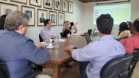 Gestores da Ufes reunidos em volta de mesa