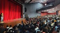 Foto das pessoas no Teatro Universitário