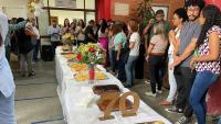 Foto da mesa do café da manhã integrativo oferecido aos servidores