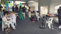 Foto do estande onde acontecem diversos atendimentos