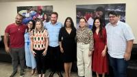 Foto dos gestores da Ufes e da Sedu, no gabinete do secretário de Educação