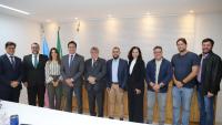 Foto dos representantes da Ufes e do Ministério Público do Espírito Santo