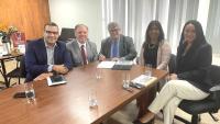 Participaram da reunião, entre outros representantes da Ufes e do Tribunal de Contas, Da esquerda para a direita, Rodrigo Santana, Domingos Taufner, Eustáquio de Castro, Sonia Lopes e Karina Travaglia