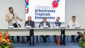 Foto da mesa de abertura do I Arbovix