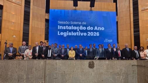 Foto da mesa de autoridades